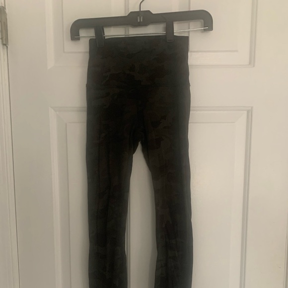 Lululemon athletic camo leggings - Picture 1 of 3